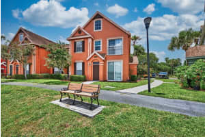9356 LAKE CHASE ISLAND WAY, TAMPA, FL 33626 - MLS#MFRTB8515779