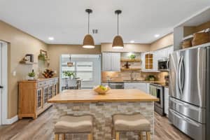 9725 48TH PLACE, ST PETERSBURG, FL 33708 - MLS#MFRTB8516055
