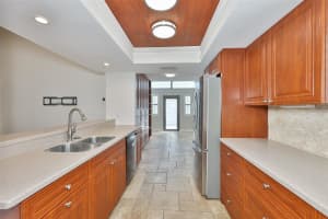 14651 VILLAGE GLEN CIRCLE, TAMPA, FL 33618 - MLS#MFRTB8518191