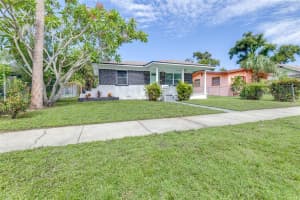 2325 HIGHLAND STREET, ST PETERSBURG, FL 33705 - MLS#MFRTB8518271