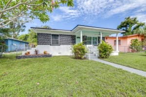 2325 HIGHLAND STREET, ST PETERSBURG, FL 33705 - MLS#MFRTB8518271