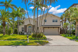 819 BAY ESPLANADE, CLEARWATER BEACH, FL 33767 - MLS#MFRTB8518596