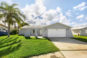 1962 Society Dr, HOLIDAY