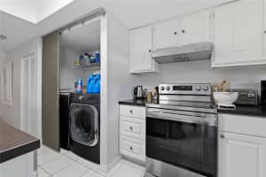 5104 TENNIS COURT CIRCLE, TAMPA, FL 33617 - MLS#MFRTB8519129