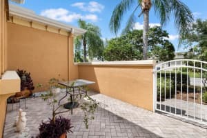 2128 SIFIELD GREENS WAY, SUN CITY CENTER, FL 33573 - MLS#MFRTB8519699