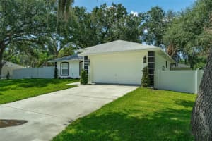 930 HICKS ROAD, LAKELAND, FL 33813 - MLS#MFRTB8520981