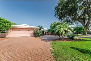1151 79th St S, St. Petersburg, FL 33707, Sold 08/26/16