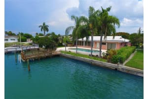1151 79th St S, St. Petersburg, FL 33707, Sold 08/26/16