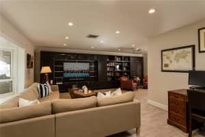 2033 Tanglewood Dr NE, St. Petersburg, FL 33702, Sold 12/20/16
