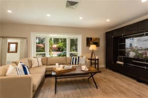 2033 Tanglewood Dr NE, St. Petersburg, FL 33702, Sold 12/20/16