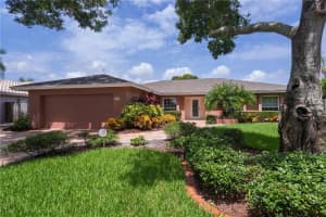 6400 Tanglewood Dr NE, St. Petersburg, FL 33702, Sold 12/01/17
