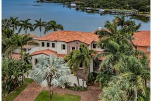 7817 Causeway Blvd S, St. Petersburg, FL 33707, Sold 02/18/22