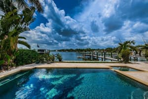 7817 Causeway Blvd S, St. Petersburg, FL 33707, Sold 02/18/22