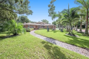 1700 SERPENTINE DR S, ST PETERSBURG, FL 33712 Sold 04/24/23