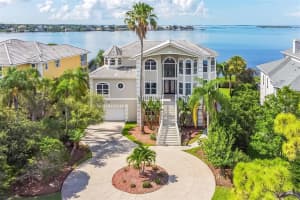 2041 Harbour Watch Cir, Tarpon Springs, FL 34689, Sold 12/20/21