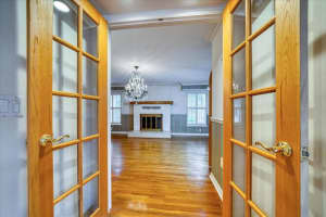 710 E Lake Dr, Tarpon Springs, FL 34688, Sold 02/10/22