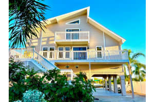 1641 Seabreeze Dr, Tarpon Springs, FL 34689, Sold 03/22/22