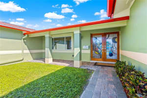 1300 80th St S, St. Petersburg, FL 33707, Sold 12/03/21