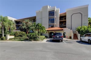 7435 Bayshore Dr, Treasure Island, FL 33706, Sold 12/03/21