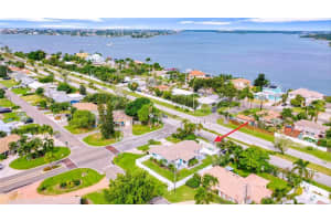 2 79th St S, St. Petersburg, FL 33707, Sold 04/18/22