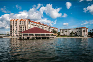632 Edgewater Dr, Dunedin, FL 34698, Sold 01/07/22