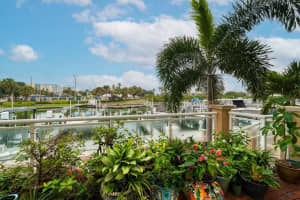 525 Mandalay Ave, Clearwater Beach, FL 33767, Sold 03/11/22