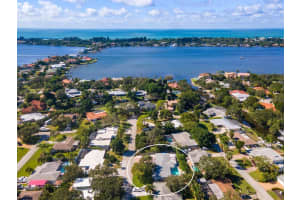 1825 Cockleshell Dr, Sarasota, FL 34231, Sold 12/29/21