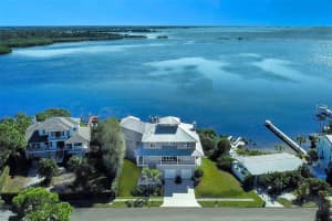 1667 Seabreeze Dr, Tarpon Springs, FL 34689, Sold 01/20/22