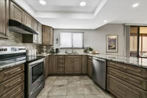 3076 Eastland Blvd, Clearwater, FL 33761, Sold 01/13/22
