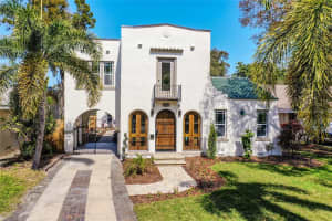 1135 SERPENTINE DR S, ST PETERSBURG, FL 33705 Sold 12/08/22
