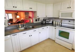 2549 Royal Pines Cir, Clearwater, FL 33763, Sold 03/16/22