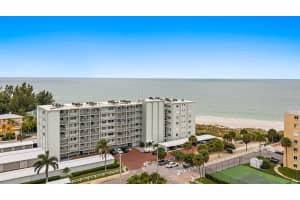 5200 Gulf Dr, Holmes Beach, FL 34217, Sold 04/04/22