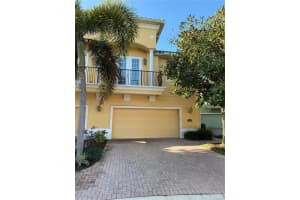 198 Banyan Bay Dr, St. Petersburg, FL 33705, Sold 04/12/22
