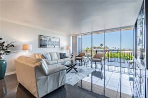 7600 Bayshore Dr, Treasure Island, FL 33706, Sold 05/06/22