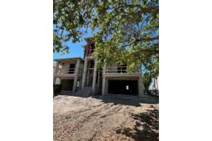 11 BAYFRONT CT S, ST PETERSBURG, FL 33711 Sold 04/12/23