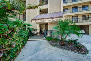 1913 Golf View Dr, Tarpon Springs, FL 34689, Sold 05/20/22