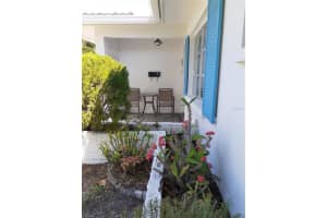 9293 141st St, Seminole, FL 33776, Sold 04/07/22