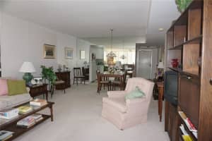 5130 BRITTANY DR S #105, ST PETERSBURG, FL 33715 Sold 07/12/22