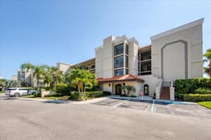 7435 Bayshore Dr, Treasure Island, FL 33706, Sold 05/31/22