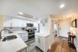 7435 Bayshore Dr, Treasure Island, FL 33706, Sold 05/31/22