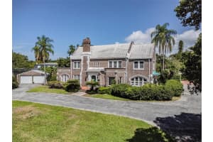 1535 MANOR WAY S, ST PETERSBURG, FL 33705 Sold 08/08/22
