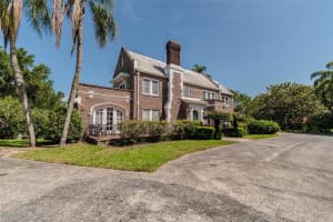 1535 MANOR WAY S, ST PETERSBURG, FL 33705 Sold 08/08/22