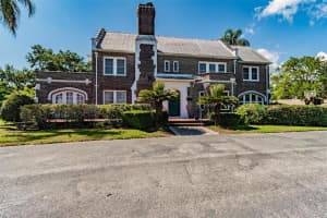 1535 MANOR WAY S, ST PETERSBURG, FL 33705 Sold 08/08/22