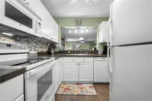 8151 HEATHERWOOD DR #107, SEMINOLE, FL 33777 Sold 07/13/22