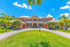 8618 LAUREL DR N, PINELLAS PARK, FL 33782 Sold 03/01/23