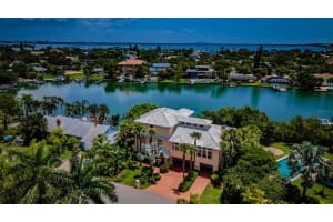 8 MANGROVE PT, ST PETE BEACH, FL 33706 Sold 07/13/22