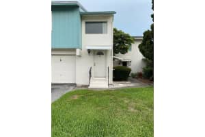 3267 39TH ST S #D, ST PETERSBURG, FL 33711 Sold 08/19/22