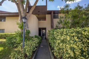 10775 VILLAGE CLUB CIR N #106, SAINT PETERSBURG, FL 33716 Sold 08/08/22