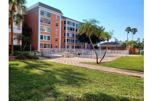 6800 20TH AVE N #410, ST PETERSBURG, FL 33710 Sold 10/17/22