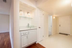 200 N N. BAYSHORE #202 BLVD #202, CLEARWATER, FL 33759 Sold 08/26/22